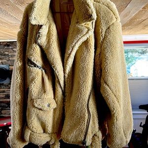 Free people fun faux fur jacket, belted, zippers with 4 pockets, cozy